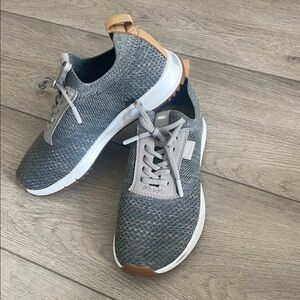 True Linkswear Gray knit sneakers/ golf shoes Sz 6.5
